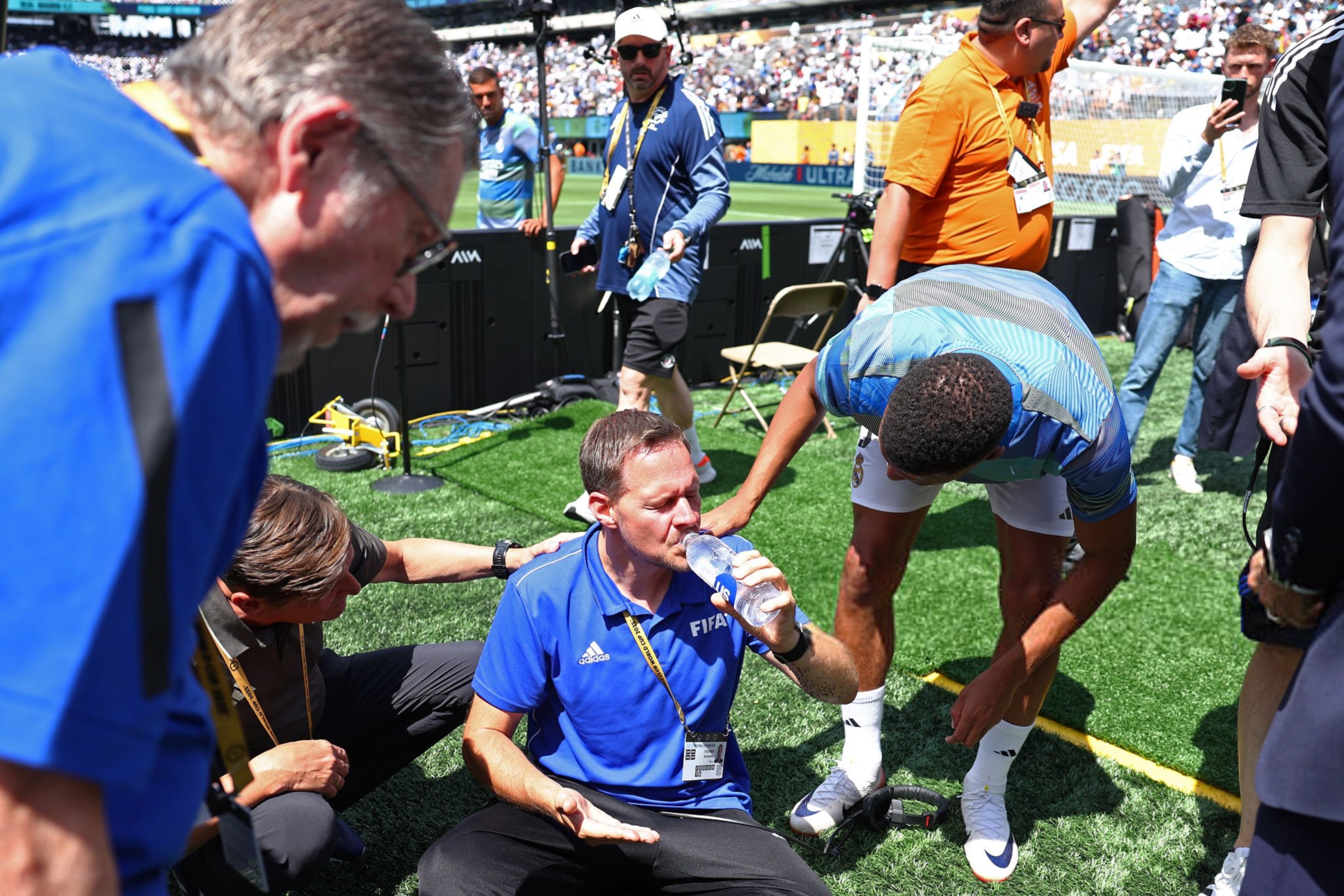 英雄联盟s15-巴黎圣日耳曼发布备战花絮，赛后外线爆发，荷甲任务艰巨，赛季目标并未改变的简单介绍