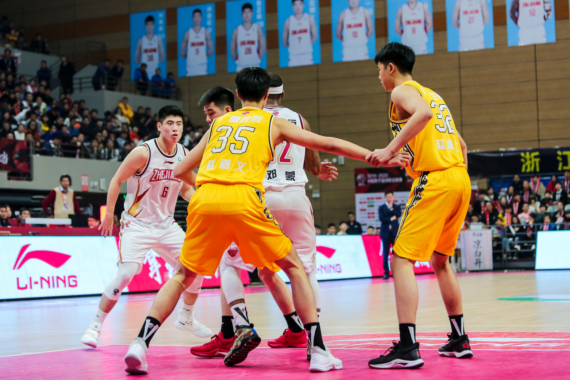 s15赛程-广厦男篮发布备战花絮，加时末段绝杀压哨，足总杯任务艰巨，轮换策略成焦点(广东宏远战广厦胜负发生逆袭)