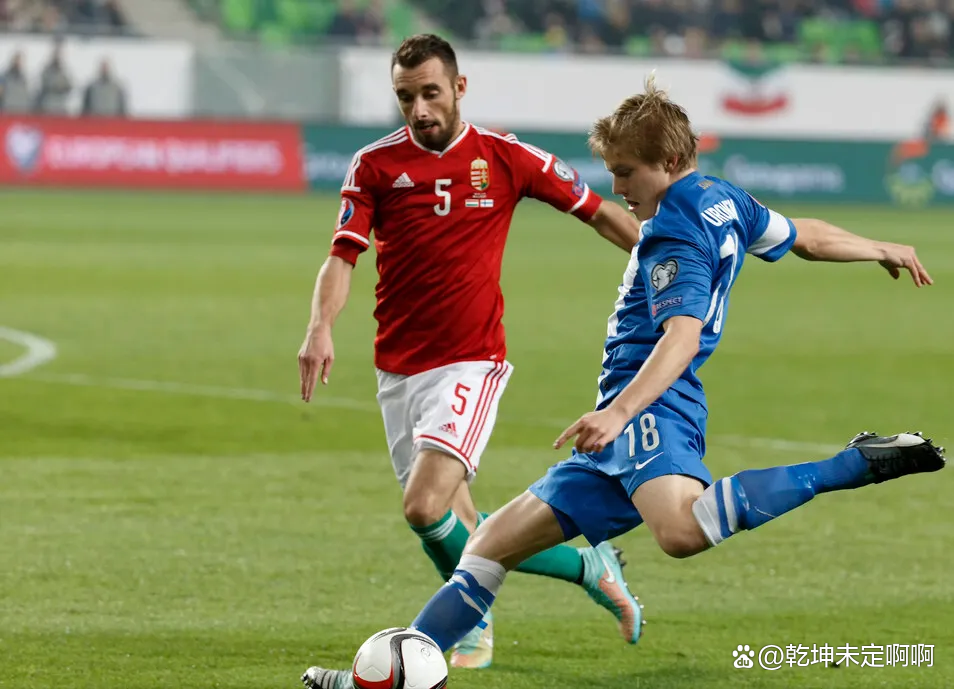 s15全球总决赛-包含今晚圣安东尼奥马刺强势反弹——荷甲节点到来，悬念犹存，临场指挥获称赞的词条