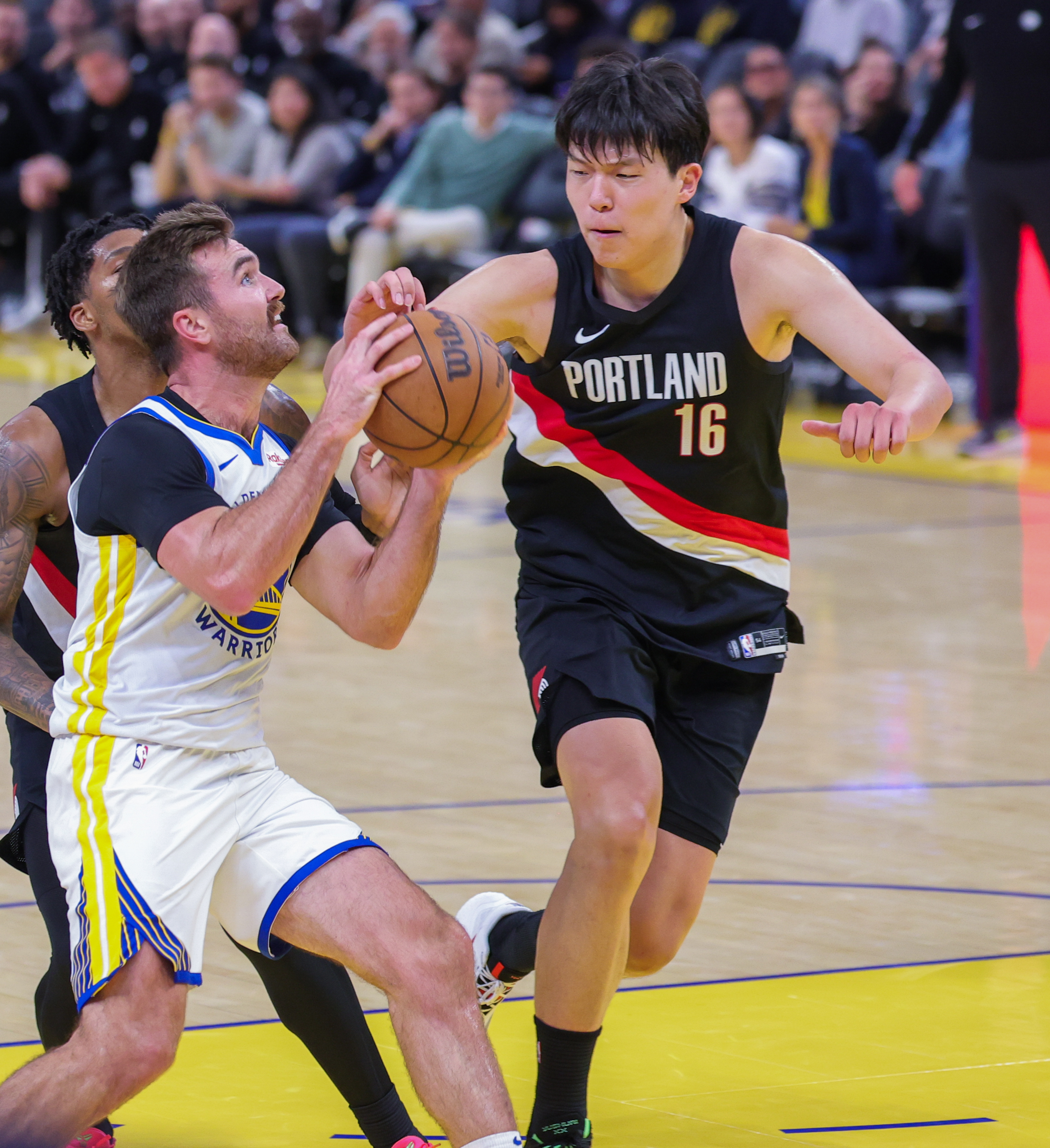 s15全球总决赛-关键时刻NBA总决赛传出新动向；金州勇士再遭质疑；管理层表态——信心回归；年轻球员得到机会的简单介绍